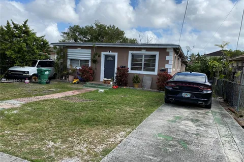 3849 SW 90th Ave, Miami FL 33165