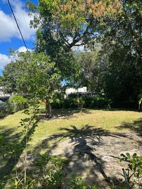 821 NE 120 St, Biscayne Park FL 33161