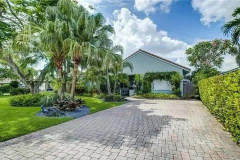 2016 NE 26th Dr, Wilton Manors FL 33306