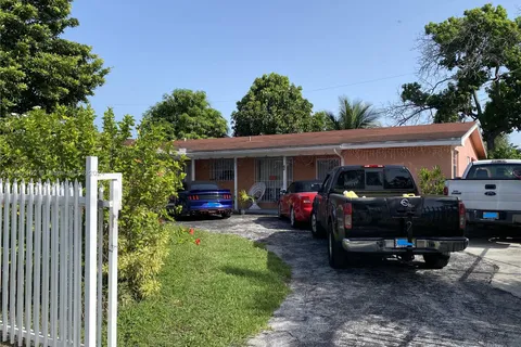 4311 NW 185th St, Miami Gardens FL 33055