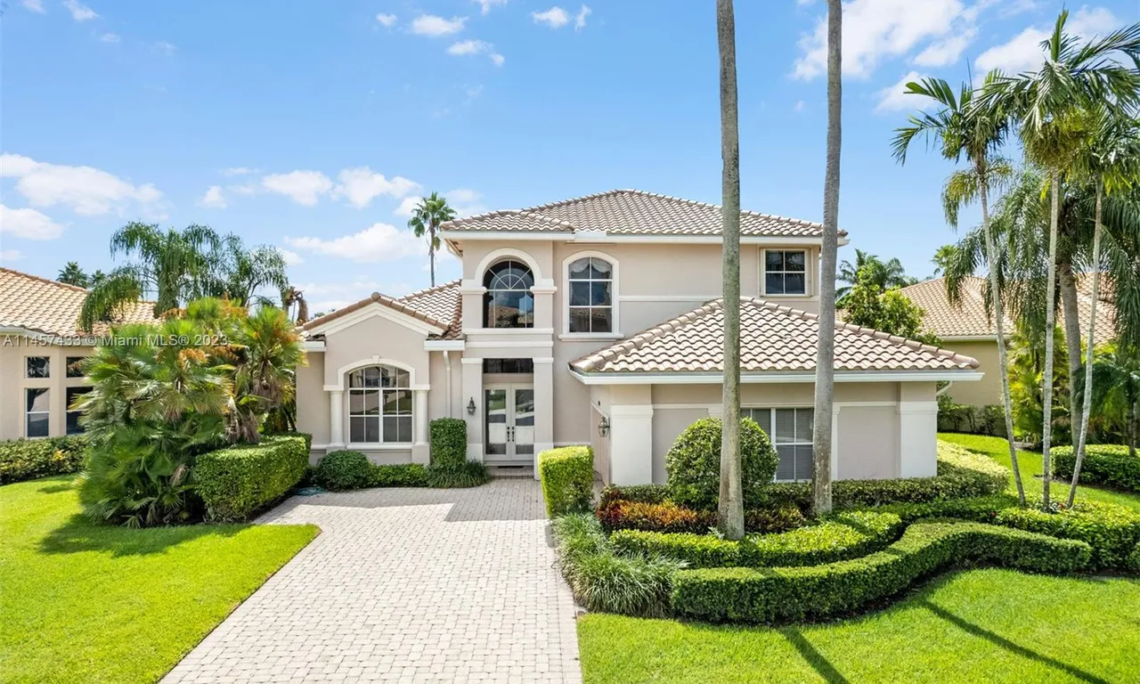 1136 Grand Cay Dr, Palm Beach Gardens FL 33418