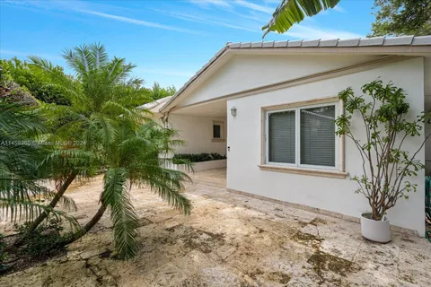 433 E Dilido Dr, Miami Beach FL 33139