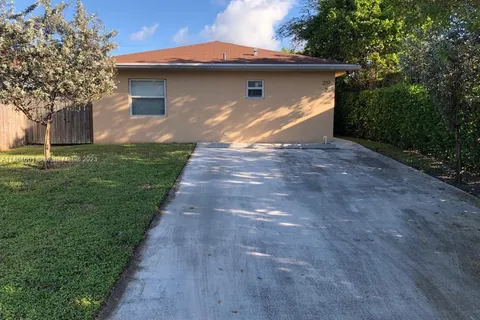 219 NW 7th Ct, Hallandale Beach FL 33009