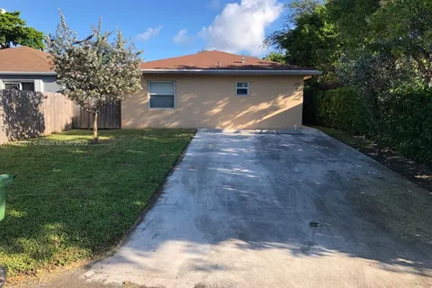 219 NW 7th Ct, Hallandale Beach FL 33009