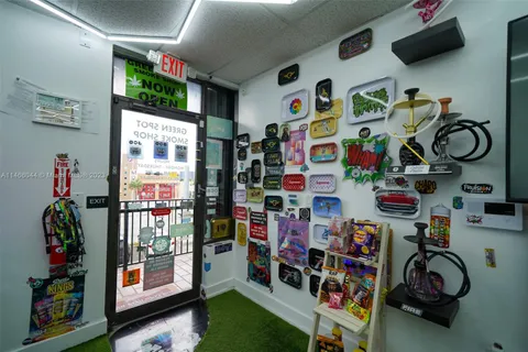 Smoke Shop near FIU SW 107 AVe, Sweetwater FL 33174