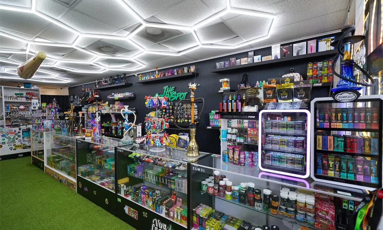 Smoke Shop near FIU SW 107 AVe, Sweetwater FL 33174