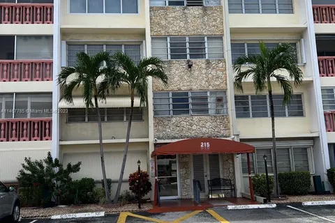 215 SE 3rd Ave # 304B, Hallandale Beach FL 33009