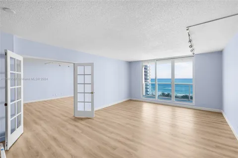 2301 Collins Ave, Miami Beach FL 33139