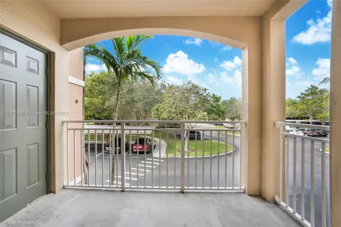 6370 Emerald Dunes Dr # 201, West Palm Beach FL 33411