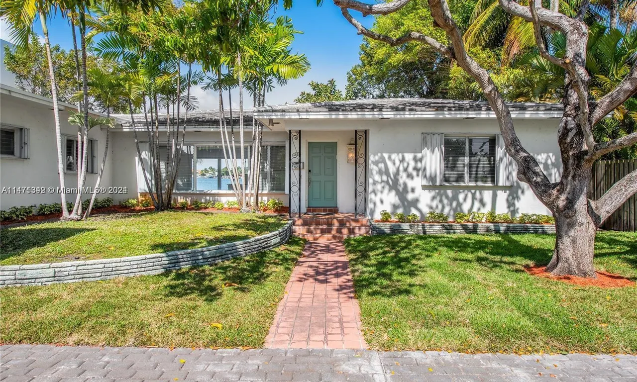 1275 N Biscayne Point Rd, Miami Beach FL 33141