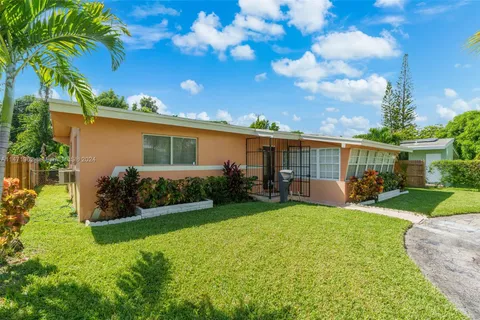 570 NE 177th St, North Miami Beach FL 33162