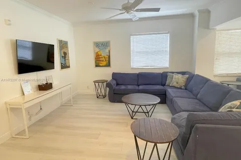 326 Harrison St # 303A, Hollywood FL 33019