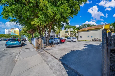 1137 NW 2nd St, Miami FL 33128