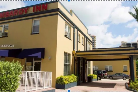 6300 Collins Ave, Miami Beach FL 33141