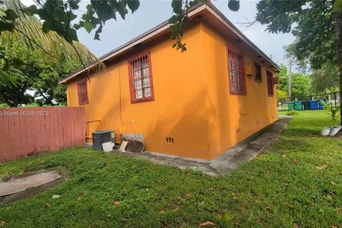 3102 NW 31st St, Miami FL 33142