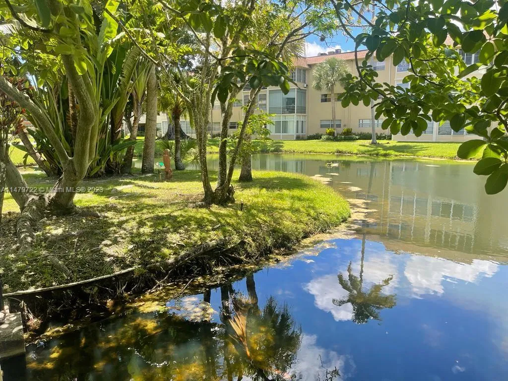 5051 W Oakland Park Blvd # 204, Lauderdale Lakes FL 33313