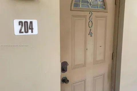 5051 W Oakland Park Blvd # 204, Lauderdale Lakes FL 33313