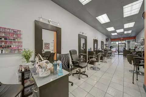 Full Service Beauty Salon For Sale in Hialeah, Hialeah FL 33016