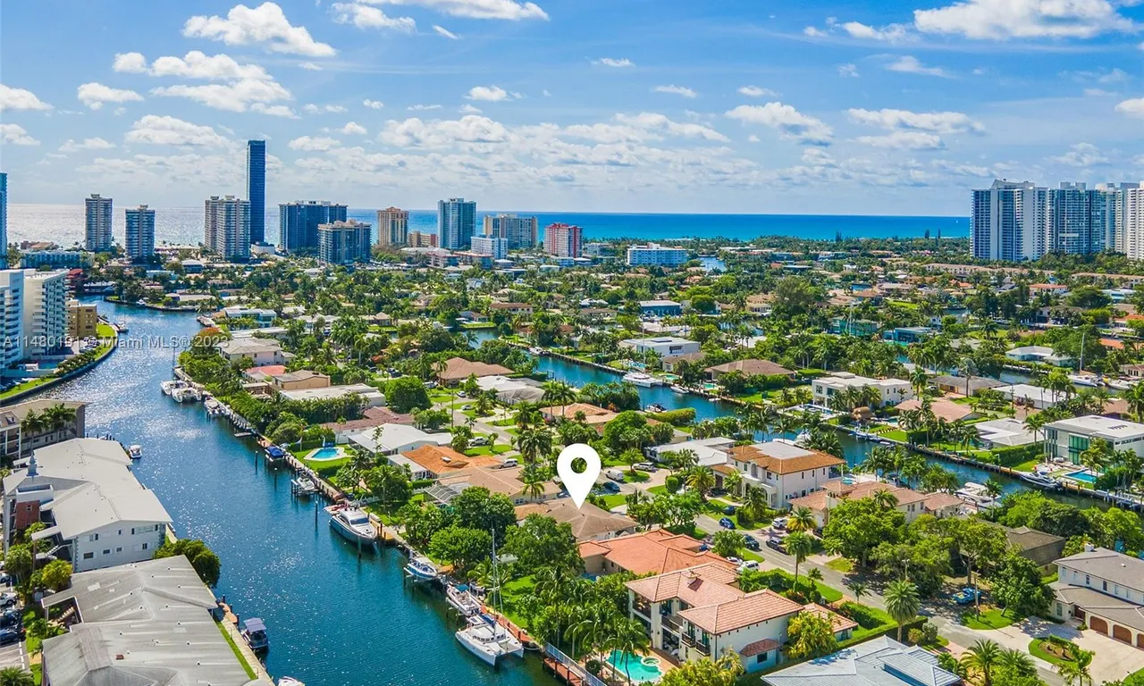 454 Tamarind Dr, Hallandale Beach FL 33009