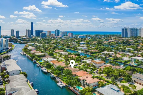 454 Tamarind Dr, Hallandale Beach FL 33009
