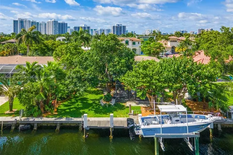 454 Tamarind Dr, Hallandale Beach FL 33009