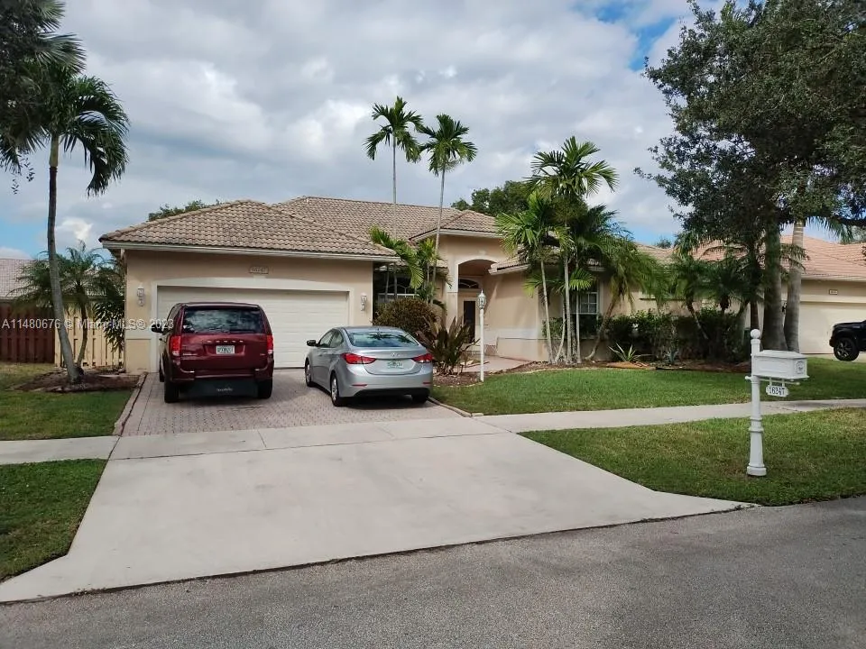 16247 S Mariposa Cir S, Pembroke Pines FL 33331