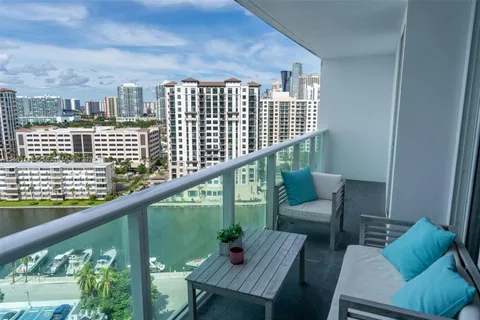 100 Bayview Dr # 1701, Sunny Isles Beach FL 33160