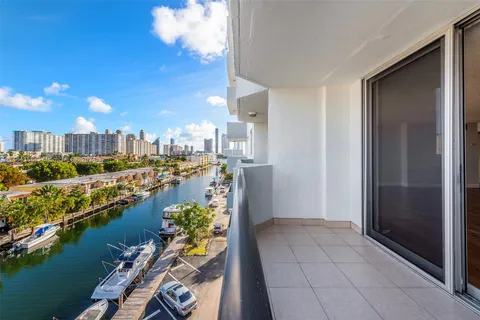 3703 NE 166th St # 602, North Miami Beach FL 33160