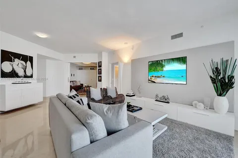 17301 Biscayne Blvd # 2008, North Miami Beach FL 33160