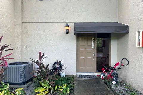 89 Deer Creek Rd # 107, Deerfield Beach FL 33442