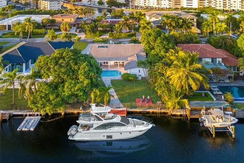 413 Tamarind Dr, Hallandale Beach FL 33009