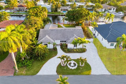 413 Tamarind Dr, Hallandale Beach FL 33009