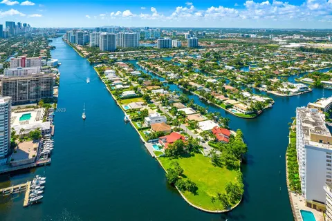 413 Tamarind Dr, Hallandale Beach FL 33009