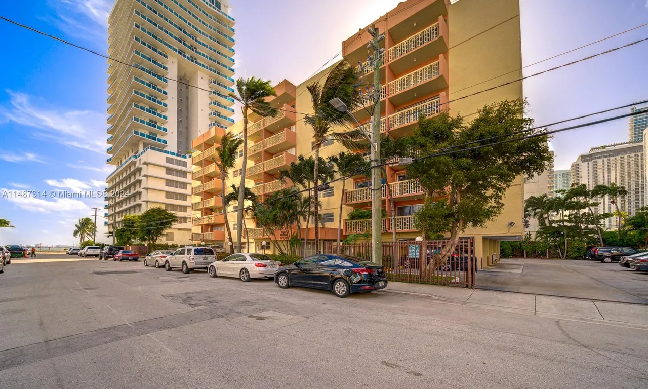 600 NE 25th St # 52, Miami FL 33137