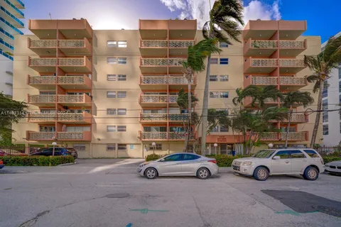 600 NE 25th St # 52, Miami FL 33137