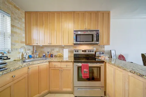 600 NE 25th St # 52, Miami FL 33137
