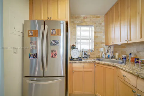 600 NE 25th St # 52, Miami FL 33137
