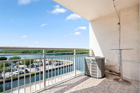 400 Kings Point Dr # 606, Sunny Isles Beach FL 33160