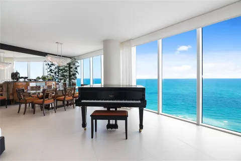 2711 S Ocean Dr # 2205, Hollywood FL 33019