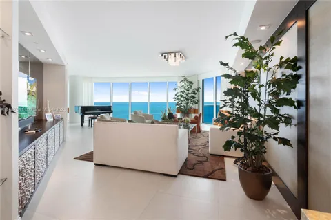 2711 S Ocean Dr # 2205, Hollywood FL 33019