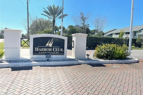 455 ALT 19 # 12, Palm Harbor FL 34683