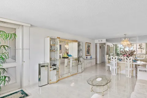 3180 S Ocean Dr # 817, Hallandale Beach FL 33009