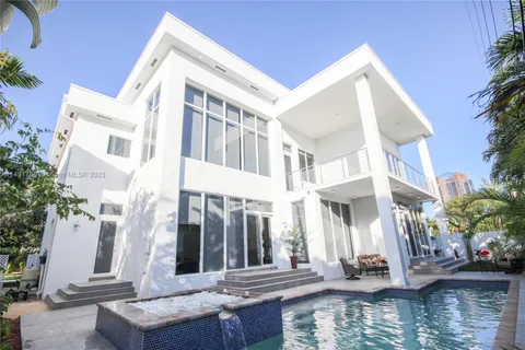 362 189th St, Sunny Isles Beach FL 33160