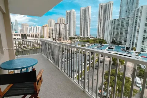 300 Bayview Dr # 915, Sunny Isles Beach FL 33160