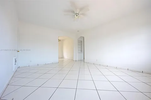 1735 Marseille Dr # 4, Miami Beach FL 33141