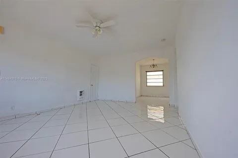 1735 Marseille Dr # 4, Miami Beach FL 33141