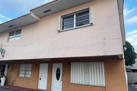 275 W 68th St # 102, Hialeah FL 33014