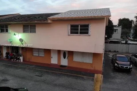 275 W 68th St # 102, Hialeah FL 33014