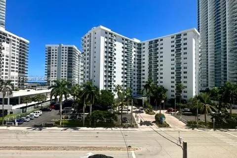 3000 S Ocean Dr # 422, Hollywood FL 33019