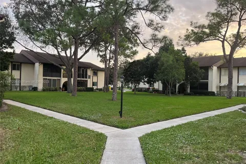 114 Lake Pine Cir # 2, Green Acres FL 33463